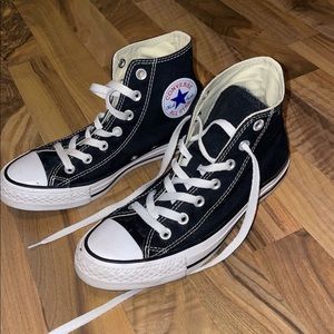 Black high top converse!!